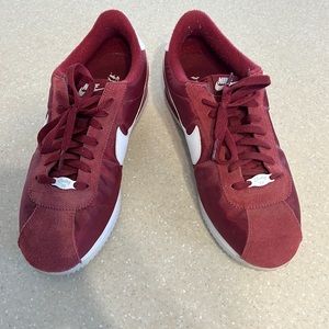 Mens Nike Cortez. Size 11. White and Burgundy